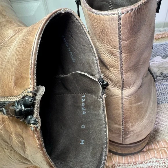 Magnanni Leather Chelsea Boots